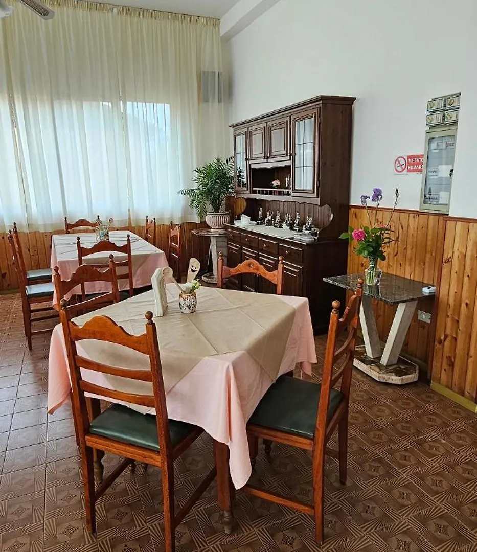 Hotel Sara Cesenatico 3*,  Italia